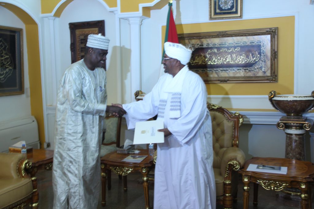 Tchad- Présidence de l’Union africaine: Le candidat Moussa Faki Mahamat reçu ce midi par le Président Oumar Hassan El- Béchir