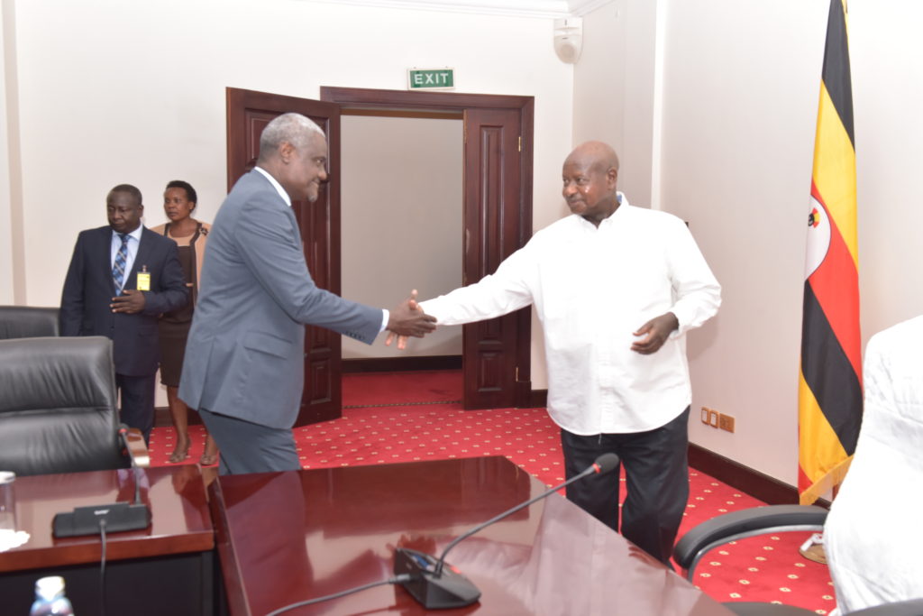 Présidence Union africaine: Audience du ministre Moussa Faki Mahamat avec le Président Yuweri Museveni au palais de Kampala