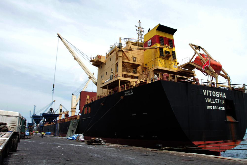 Afrique- Burkina: Reportage exclusif au Port Autonome d’Abidjan: : Le géant navire Vitosha accoste dans les eaux lagunaires avec à bord 10 000 tonnes d’urée destinées à FertAfrica Holding