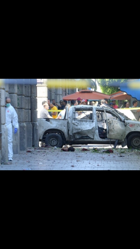Tunisie: Un kamikaze vise la police en plein centre ville