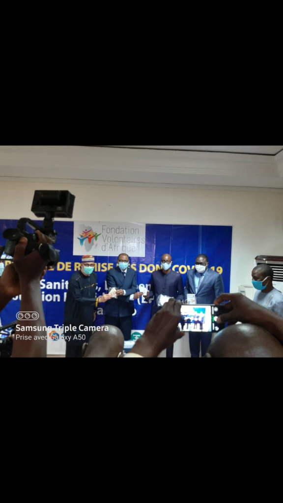 Mali: Le magicien du désert Alphadi et le philanthrope entrepreneur Samba BATHILY mobilisés dans la lutte contre le Covid-19