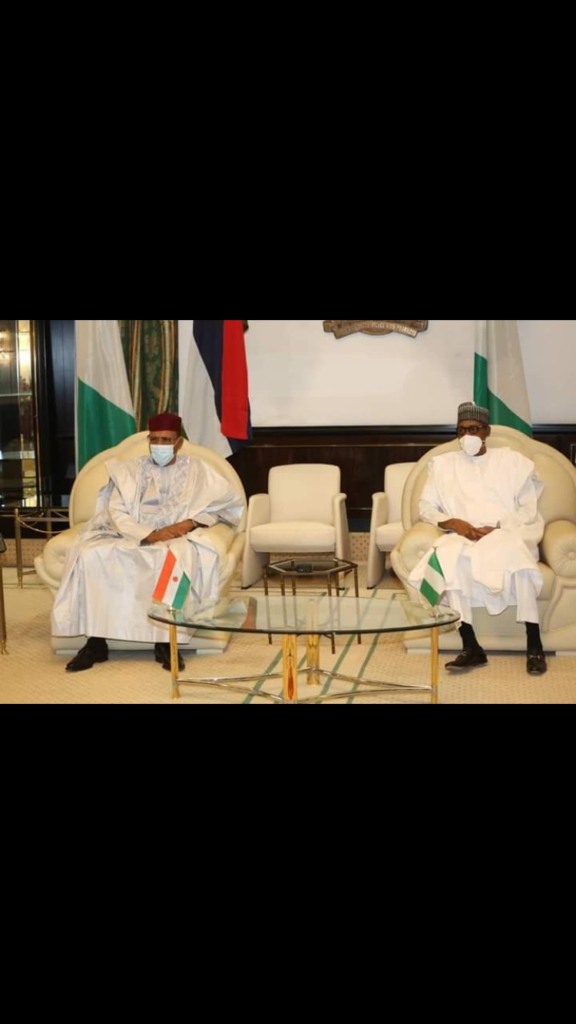 NIGER: Le Président Mohamed BAZOUM en visite de travail et d’amitié chez son homologue Muhammadu BUHARI