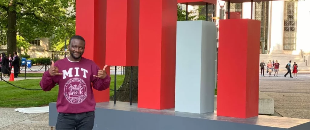 Cameroun: Le jeune physicien Tema BIWOLE intègre la prestigieuse université technique du monde, Massachusetts Institute of Technology.