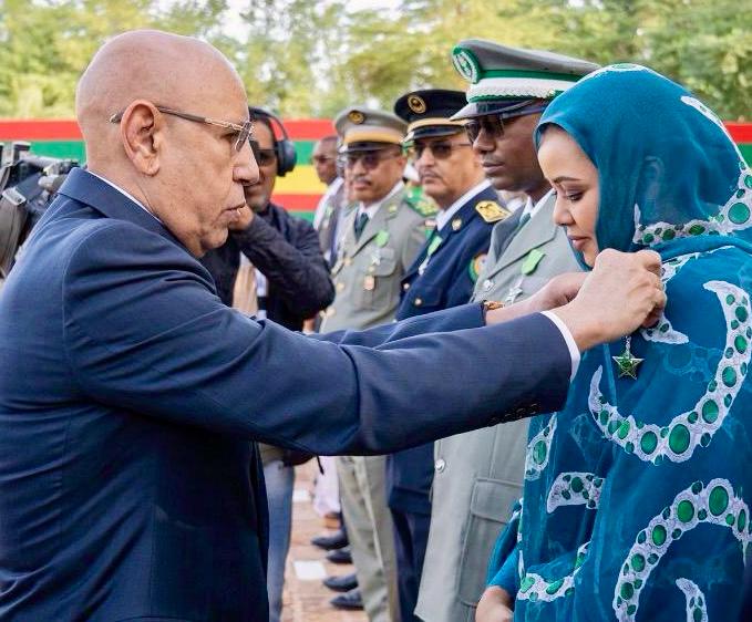 Mauritanie: Leila Bouamatou, Administratrice Directrice Générale, a été honorée par le Président de la République, SEM Mohamed Ould Cheikh El Ghazouani, et décorée de l’insigne de Chevalier de l’Ordre National du Mérite. (Par Confidentiel Afrique)